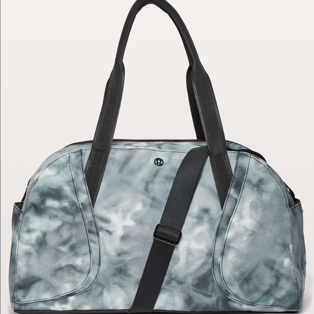 Lululemon out of range duffel in spray dye grey